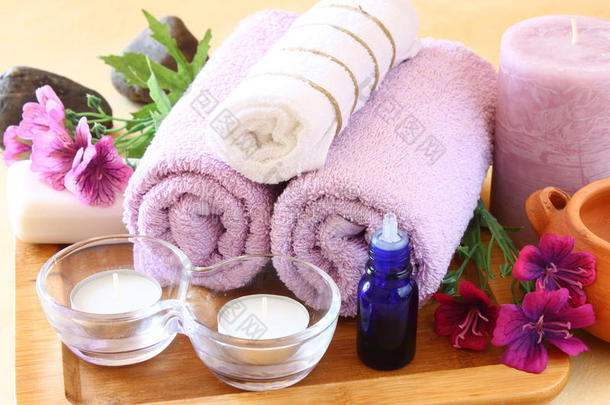 使用<strong>天然</strong>肥皂、蜡烛和毛巾进行spa和健康护理。<strong>天然</strong>木质背景