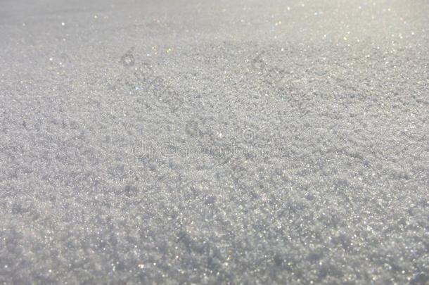 晶莹剔透的雪花——冰面上的原始晶莹剔透的雪花背景