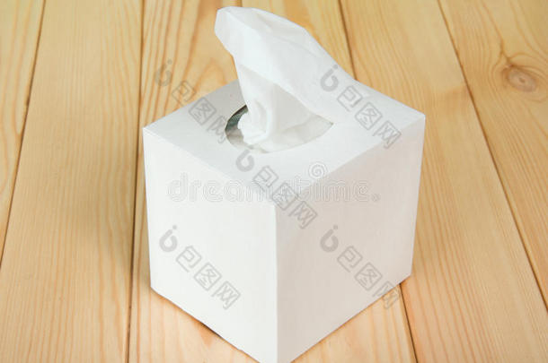 带餐巾纸的白盒子