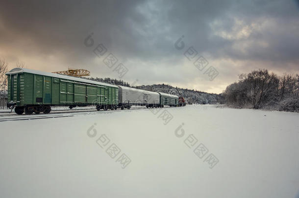 雪景中的火车车厢