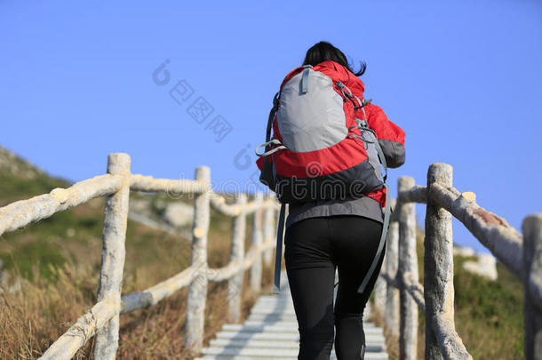 登山女登山