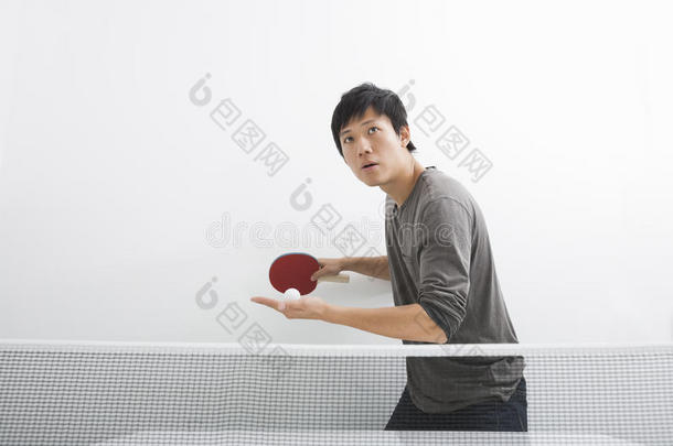 亚洲帅哥打乒乓球