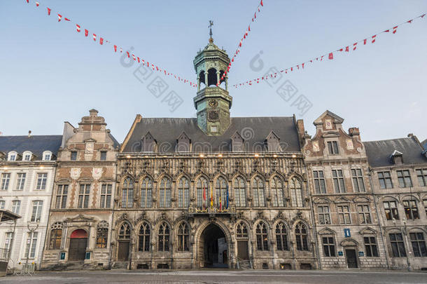 比利时蒙斯市<strong>中心广场</strong>上的市政厅。
