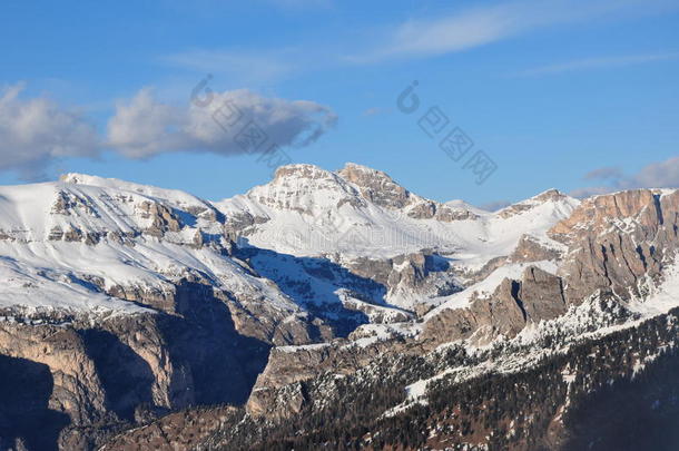 白云石阿尔卑斯山太阳蓝天冬季雪意大利欧洲欧盟旅行