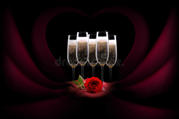 香槟酒杯，黑色和红色丝绸，带花