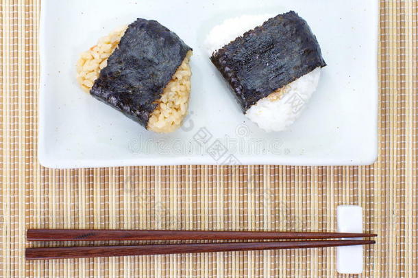 日本料理，<strong>饭团</strong>onigiri