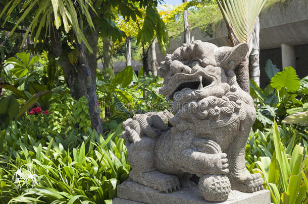 亚洲狮子像门<strong>守护者</strong>和花园