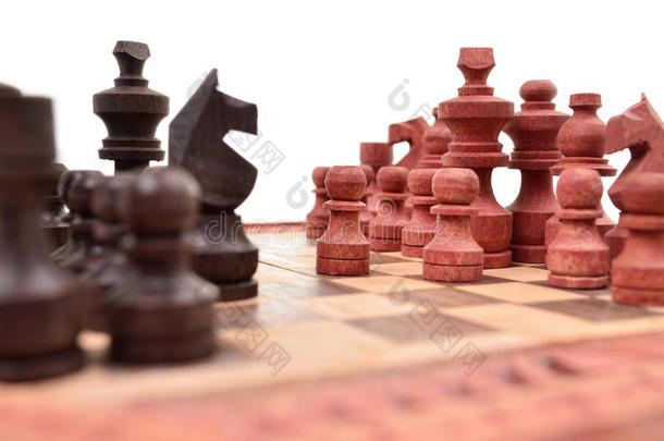 棋盘上的木制棋子是独一无二的