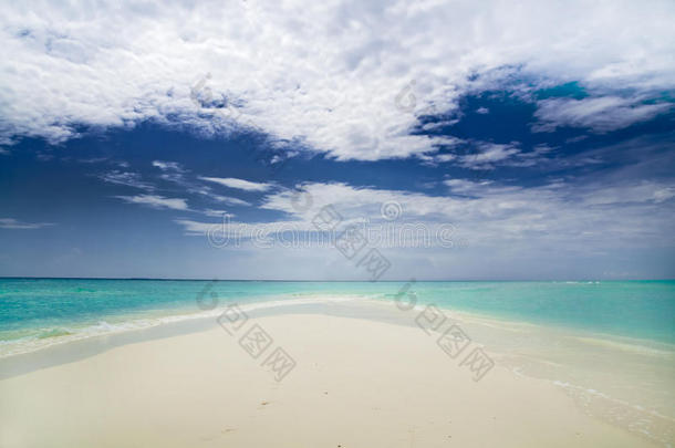 热带岛屿上的沙质半岛