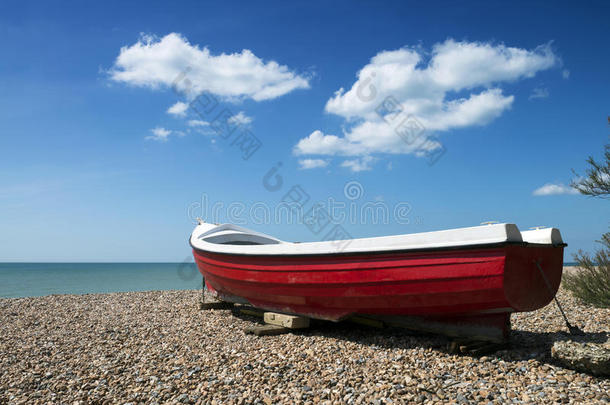 沙滩上的<strong>红船</strong>