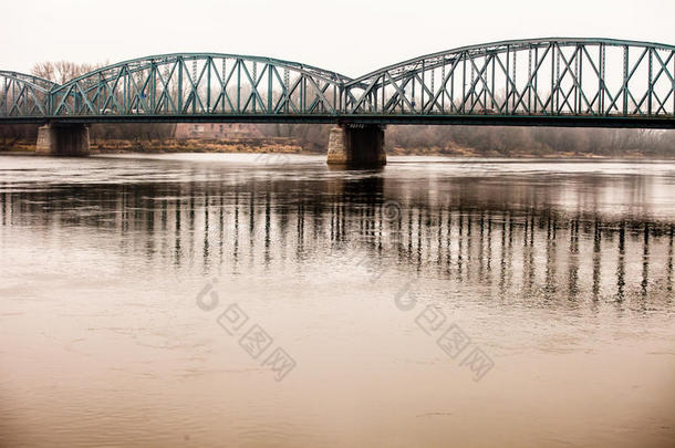 波兰-托伦著名的维斯图拉河<strong>桁架</strong>桥。交通基础设施。