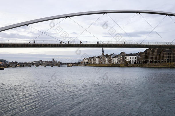 马斯特里赫特马斯河上的高桥和圣塞瓦提乌斯桥