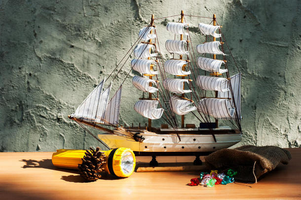 带火炬的木制风帆船<strong>玩具模型</strong>