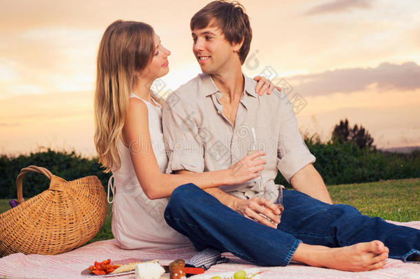 情侣浪漫野餐