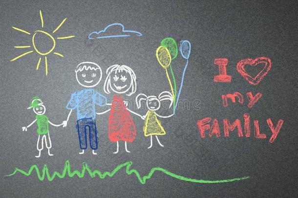 孩子在柏油路上画画。家庭