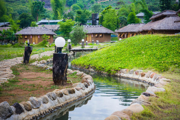 山水自然中的中式村落