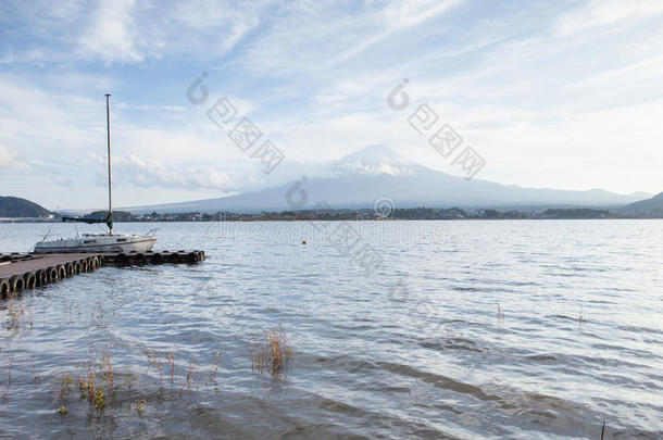 从<strong>川崎</strong>湖看富士山