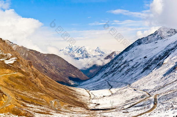 从巴郎山俯瞰四姑娘山