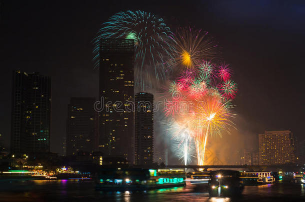 2014年泰国曼谷朝普拉亚河烟花<strong>倒计时</strong>