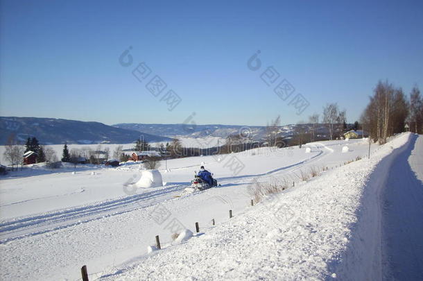 挪威-冬季-雪地摩托