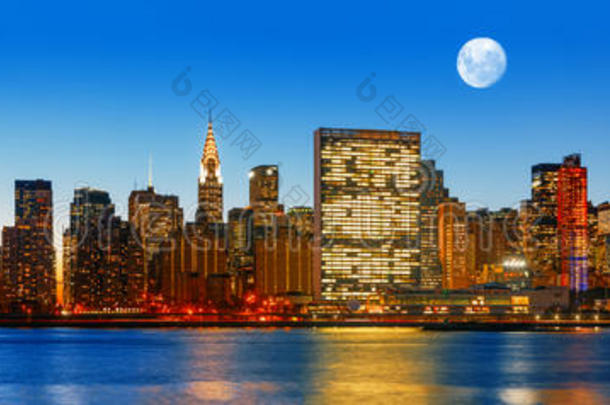 深夜纽约市天际线全景图