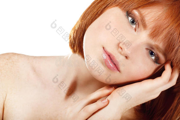 h附近年轻漂亮的红发女人呼呼手的画像