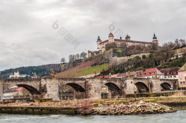 基里安乌尔茨堡大桥与巴伐利亚城堡
