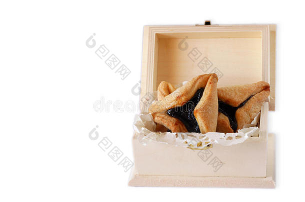 木箱包装的哈曼塔什饼干或哈曼耳朵，用于庆祝普瑞姆节