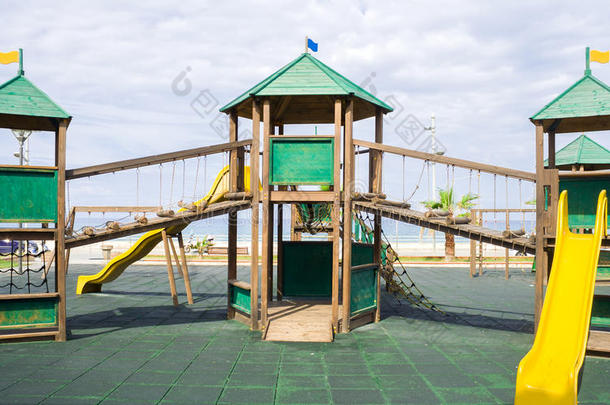游乐场区木制儿童游戏结构