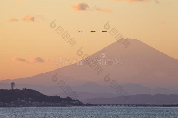 日落时的富士山