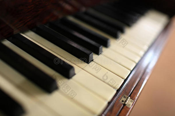 钢琴键盘碎片
