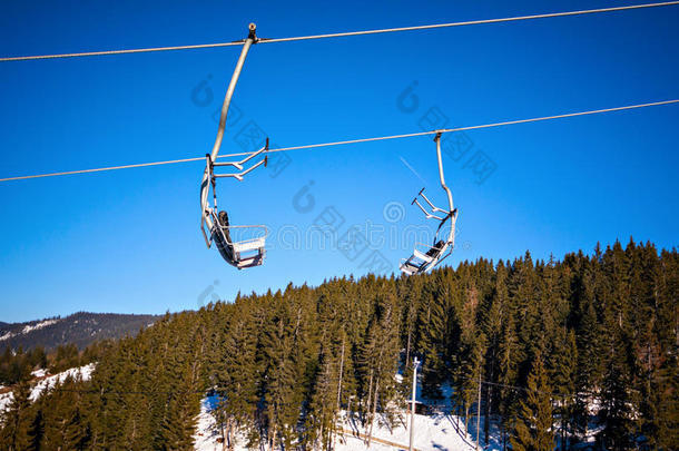 冬季滑雪升降椅雪景