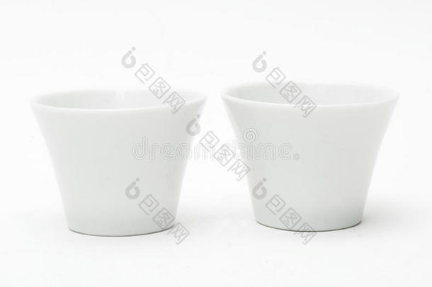 白色的中国茶杯。