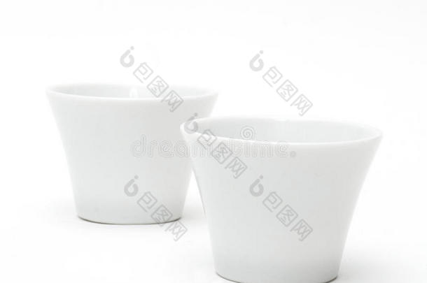 白色的中国茶杯。