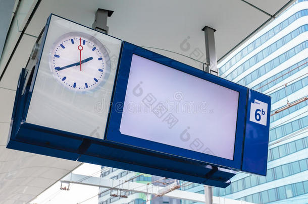 荷兰火车站空站台信息显示