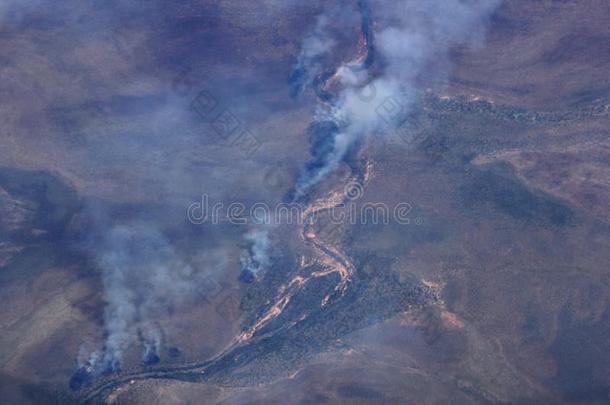 澳大利亚内陆森林大火的航空照片
