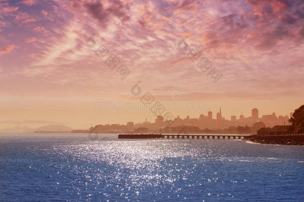 从加利福尼亚金门大桥看旧金山