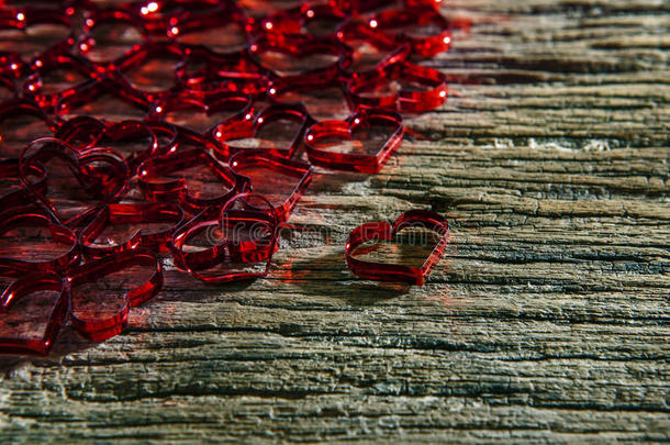 红心木纹桌面用于情人节活动背景和爱情主题