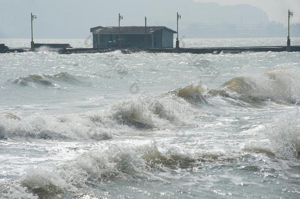 大风天的海浪。