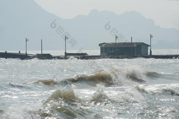 大风天的海浪。