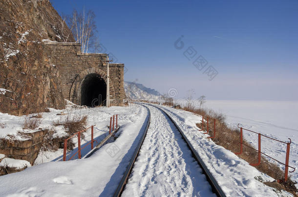 贝加尔湖环城冬季公路
