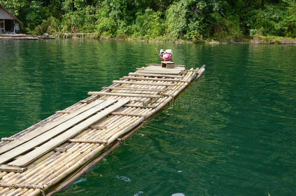 泰国梭兰湖<strong>竹筏</strong>