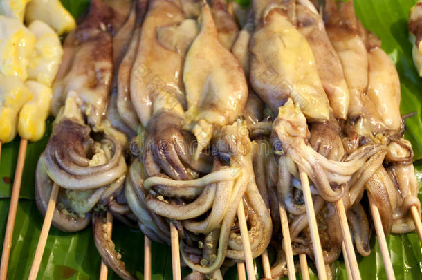 新鲜鱿鱼，泰国菜-西澳大利亚出售的鱿鱼烧烤
