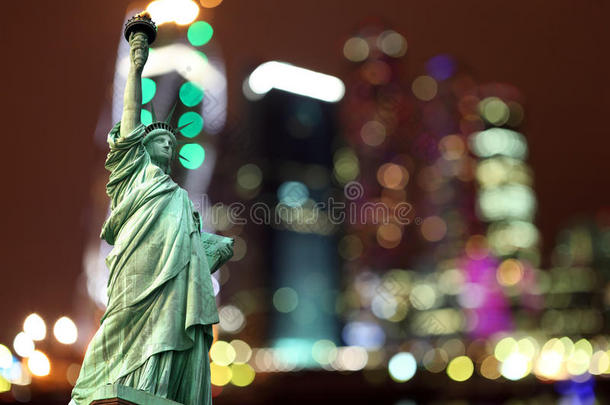 纽约自由女神像对抗夜城