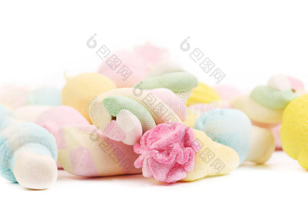 很多不同颜色的棉花糖。