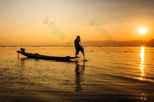 缅甸因乐湖。