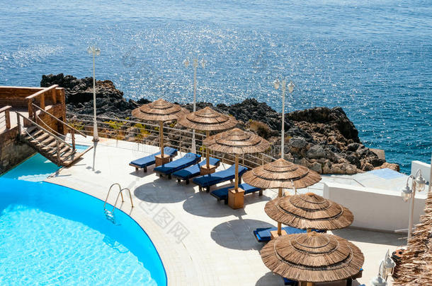 海边豪华酒店游泳池