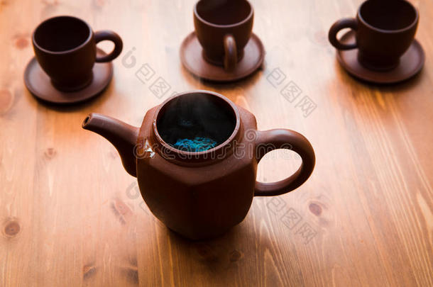 陶制茶壶和茶杯