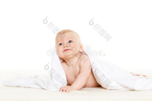 带毛巾的可爱小宝宝