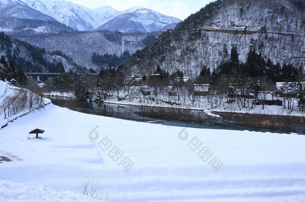 冬天山清<strong>水秀</strong>